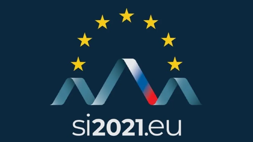 Logotip slovenskega predsedovanja EU, nem&scaron;kega (v sredini) in aktualnega portugalskega.