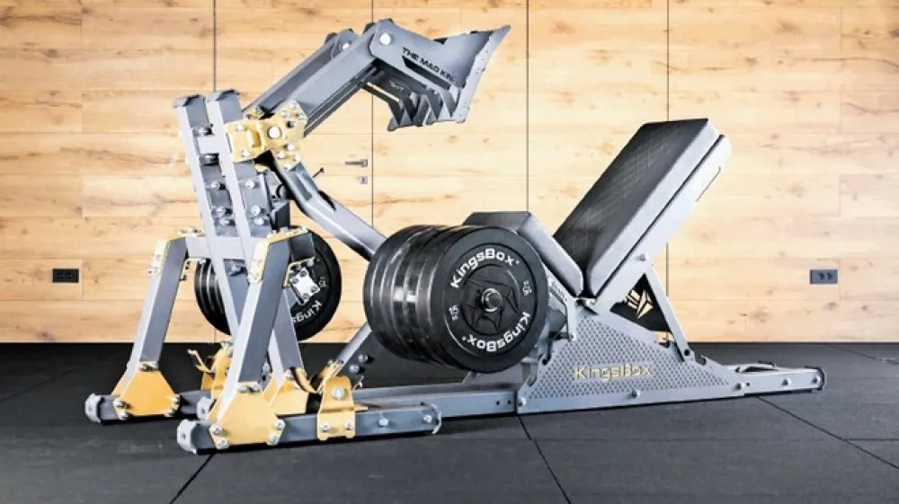 Denis &Scaron;tajdohar je na smeri oblikovanje izdelkov oblikoval fitnes napravo za krepitev moči za blagovno znamko KingsBox.