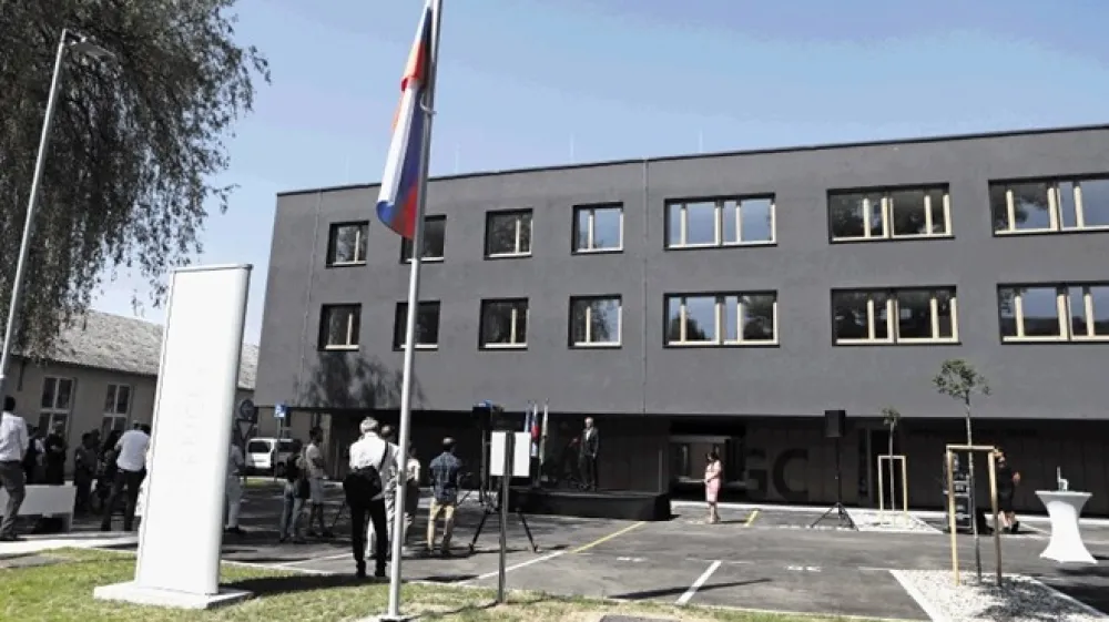 Skupnost za mlade je med obstoječima &scaron;tudentskim in dija&scaron;kim domom.