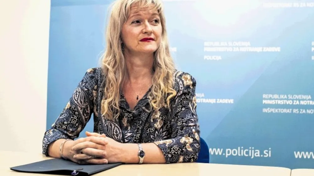 &raquo;Tako objavljanje o tako pomembni in občutljivi temi se mi zdi, tako s strokovnega vidika kot tudi z vidika etike, popolnoma nesprejemljivo,&laquo; je početje družinske zdravnice komentirala Renata Rajapakse, direktorica ZD Domžale.