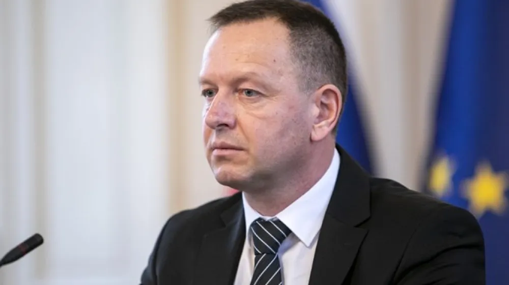 KPK je v postopku zaradi suma korupcije vladi izdala priporočila. Na fotografiji je predsednik KPK dr. Robert &Scaron;umi