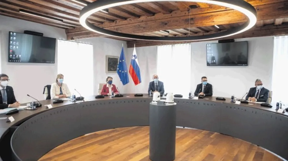 Evropska komisija ocenjuje, da slovenski načrt podpira veliko pomembnih strukturnih reform,  vključno z reformami na področju pokojninskega sistema, zdravstvenega sistema, dolgotrajne oskrbe in razvoja.