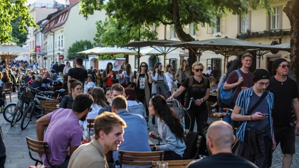 Vr&scaron;ilec dolžnosti generalnega direktorja Fursa Ivan Simič gostincem svetuje, da posku&scaron;ajo &raquo;preko večjih družb ali kak&scaron;nih paketov&laquo; izkoristiti novi bon v celoti.