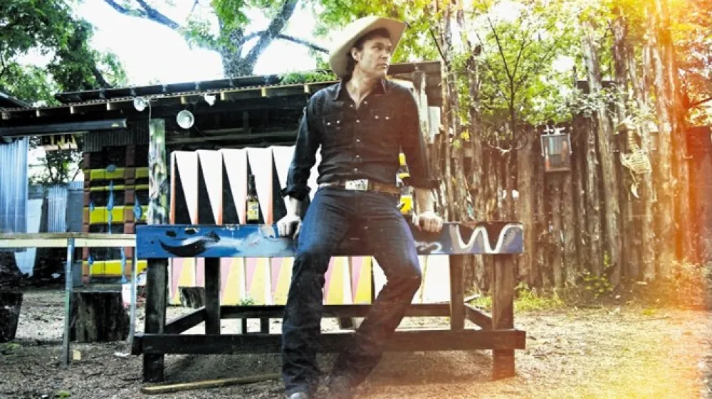 Corb Lund je znan kanadski pevec country glasbe, ki mu je  lokalno prebivalstvo uspelo mobilizirati v boju proti odprtjem novih  dnevnih kopov premoga.