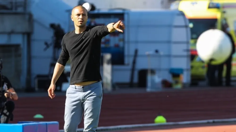 Dejan Grabić: Trenerji v prvi ligi so odlični, saj vedo, kako se pripraviti na nasprotnika, obenem pa ne opustijo tistega, kar želijo igrati. Vsi so bolj odprti, kot so bili nekoč. Več se med seboj pogovarjamo pred tekmami in po njih, ko  razglabljamo, kako biti bolj&scaron;i.