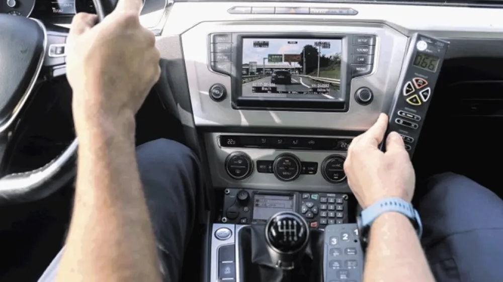 Večina slovenskih voznikov že pozna policijske avtomobile s sistemom Provida. Ko jih opazijo, hitro stopijo na zavoro.