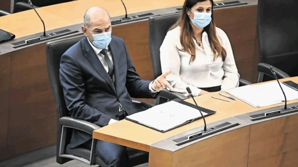 Jan&scaron;a  je danes odgovarjal na poslanska vpra&scaron;anja. Zlasti vpra&scaron;anja o dopustovanju z lobisti  mu niso bila  po volji&hellip;