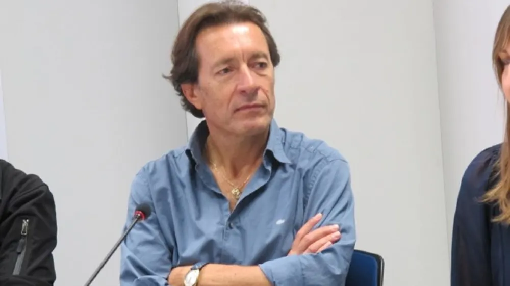 Pesni&scaron;ko nagrado Fanny Haussmann je nocoj v Žalcu prejel Matjaž Pikalo (na fotografiji) za cikel pesmi Ameri&scaron;ki sprehajalec.