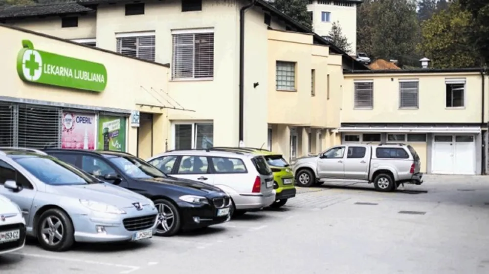 Rudni&scaron;ka enota zdravstvenega doma je na naslovu Rakovni&scaron;ka ulica 4.