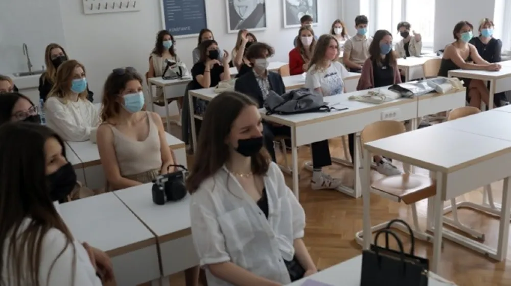 Povprečna bruto plača za avgust se je  v izobraževanju v primerjavi s plačo za julij  znižala za kar 16 odstotkov. Jaka Gasar