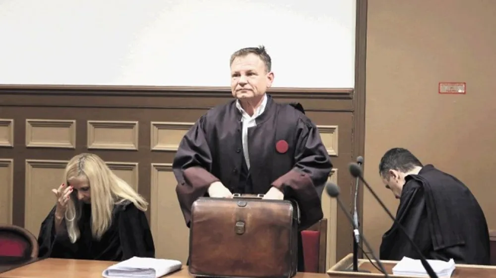 Komisija za etiko Odvetni&scaron;ke zbornice Slovenije je odločila: odvetnik Franci Matoz je kr&scaron;il kodeks odvetni&scaron;ke poklicne etike.