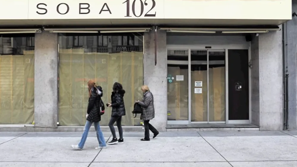 Med tistimi, ki so se v času epidemije zaprli, je tudi Soba 102 Jana Plestenjaka.