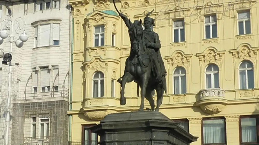 Prevzem Summit Leasingu omogoča vstop na hrva&scaron;ki trg, so danes sporočili iz lizin&scaron;ke družbe.