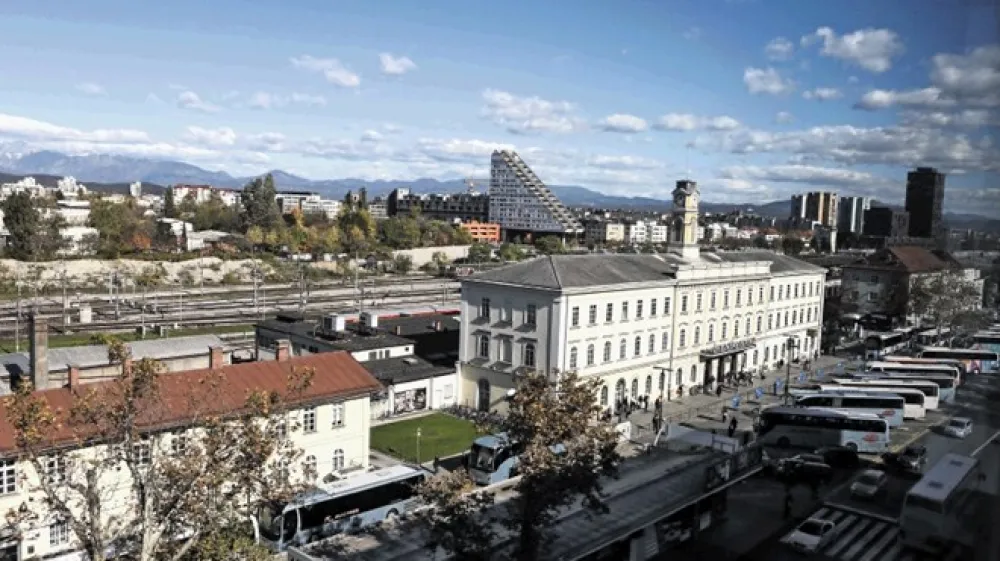 Nova železni&scaron;ka postaja Ljubljana očitno ne bo taka, kot so si jo zamislili zmagovalni arhitekti. Razlog? Cenej&scaron;i projekt.