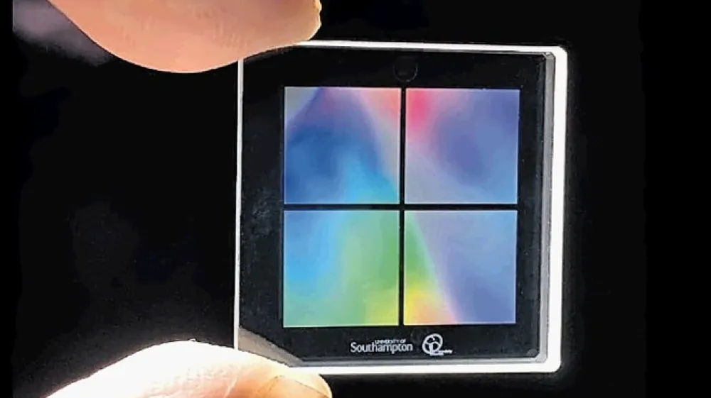 Stekleni nosilec z zapisom s tehniko 5D-shranjevanja