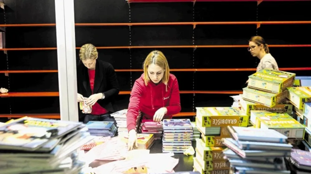 Razstavljalcem, torej založnikom, ki so najeli sejemske stojnice, bodo že vplačane najemnine za stojnice seveda vrnili.