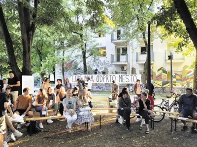 Gibanje Ljubljana odprto mesto (LOM) je prvo javno tribuno organiziralo poleti v parku Tabor.