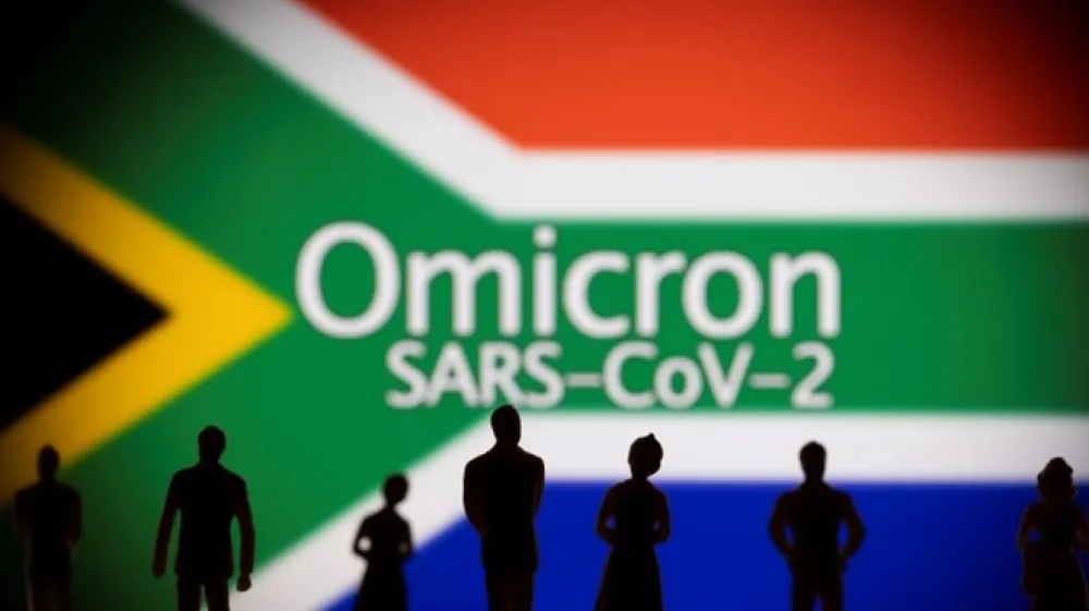 Okužbo z novo različico  koronavirusa omikron so najprej potrdili pri 61 potnikih z dveh letalskih poletov iz Južne Afrike.