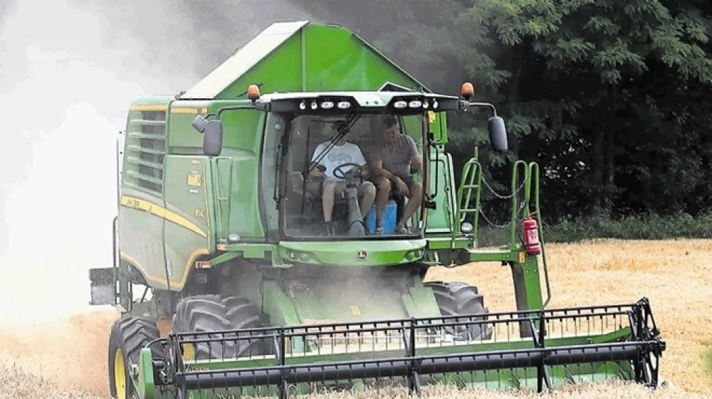 Po novem naj bi kmetijske subvencije dobivali samo tisti, ki zemljo v resnici obdelujejo. Kavč kmetje naj bi postali preteklost.