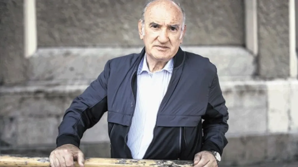 &raquo;Če pogledamo, kako /poslanci DeSUS/ glasujejo v državnem zboru in kak&scaron;na stali&scaron;ča smo doslej zavzemali, potem odnosi niso dobri.&laquo; -Ljubo Jasnič, predsednik stranke DeSUS