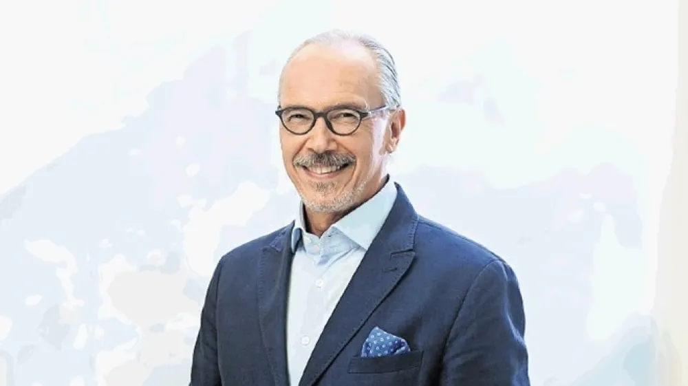 Doktor Siegfried Meryn je gonilna sila projekta Cape 10, centra,  v katerem ljudje z roba družbe dobijo zdravstveno in socialno oskrbo.