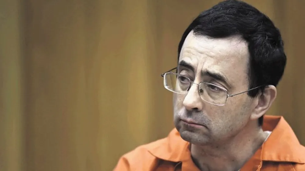 Larry Nassar bo skoraj gotovo v zaporu umrl. V več desetletjih je zlorabil svoj položaj zdravnika tako, da je spolno zlorabljal mlade telovadke. Nekaj jih je bilo mlajših od trinajst let.