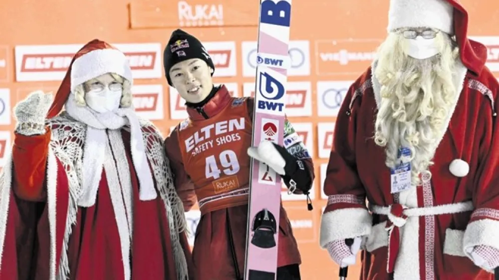 Japonec Rjoju Kobaja&scaron;i je prvi favorit za skupno zmago na 70. novoletni turneji. V leto&scaron;nji sezoni je zmagal na treh tekmah, torej na polovici vseh, na katerih je nastopil.