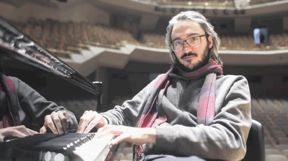 Aleksander Gadžijev, pianist: Nekateri se zana&scaron;ajo le na fizični občutek &ndash; in gre. Pri meni je ta fizičnost zelo povezana z globoko občutljivostjo za zvok.
