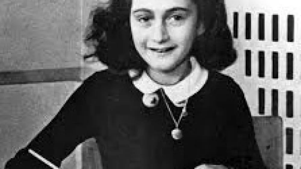 Skrivali&scaron;če Ane Frank (na fotografiji)  in njene družine med drugo svetovno vojno na Nizozemskem je po novih raziskavah nacistom zelo verjetno izdal judovski notar.