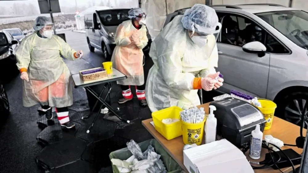 V Stanežičah je bila v sredo gneča, danes je testiranje potekalo normalno. Večje &scaron;tevilo prihodov na testiranje lahko ponovno pričakujemo jutri, ko se v &scaron;olah testirajo &scaron;olarji, ki na PCR-testiranje lahko pridejo po 12. uri.