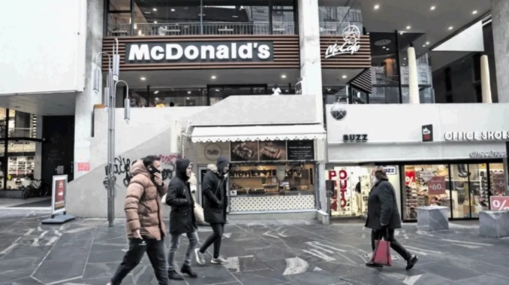 Lastnik lokala na Čopovi ulici, kjer domuje McDonald's, želi 25.000 evrov mesečne najemnine.