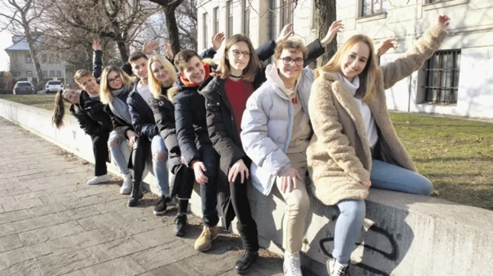 Dijaki Gimnazije Antona A&scaron;kerca so zelo povezani med seboj, prav tako tudi z učitelji.