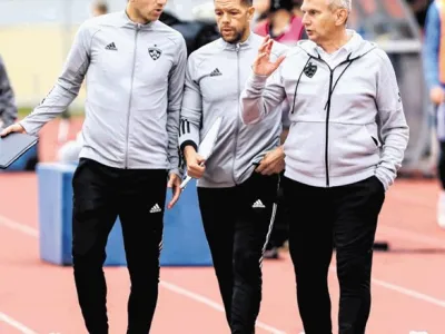 Strokovni štab Maribora (z leve) Aleš Mertelj, Miha Pirih in Radovan Karanović je skoval taktiko za gostovanje v Stožicah.