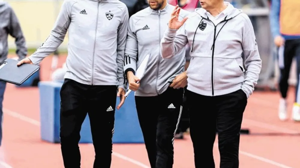 Strokovni štab Maribora (z leve) Aleš Mertelj, Miha Pirih in Radovan Karanović je skoval taktiko za gostovanje v Stožicah.