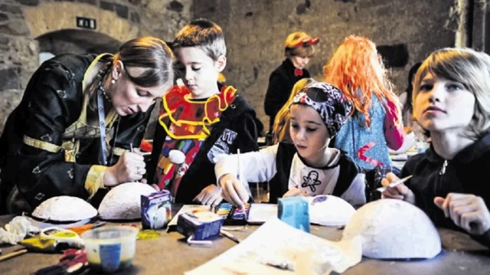 Otroci bodo na ljubljanskem gradu raziskovali zgodovino mask in maskiranja.