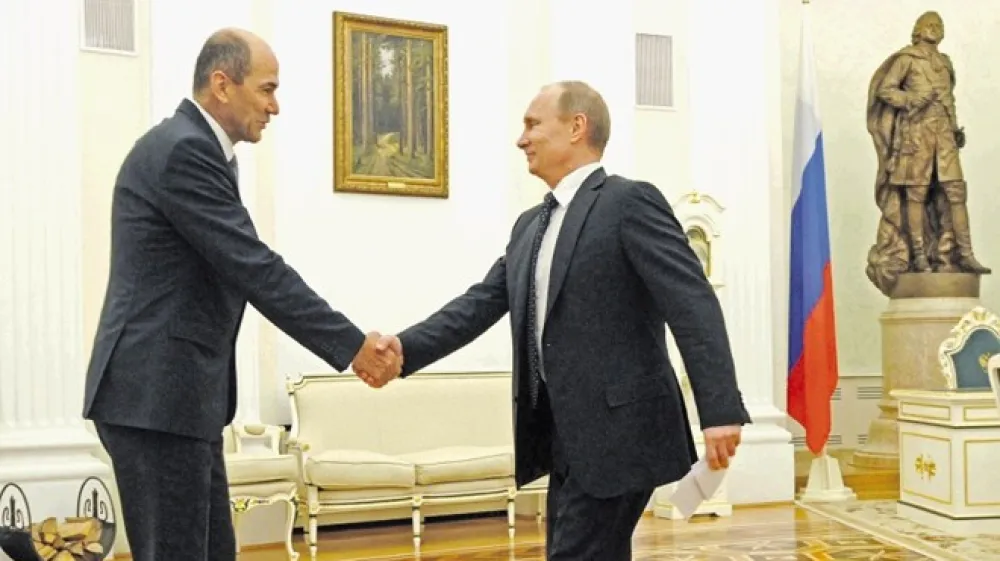 Slovenski premier Janša se je z ruskim predsednikom Putinom srečal novembra 2012 (na fotografiji), tokrat pa se bo moral tako v Bruslju kot potem v Kijevu, kamor potuje danes zvečer, ukvarjati prav s Putinovo aneksijo delov vzhodne Ukrajine.