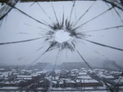Razbito okno na bolnišnici v Mariupolu.
