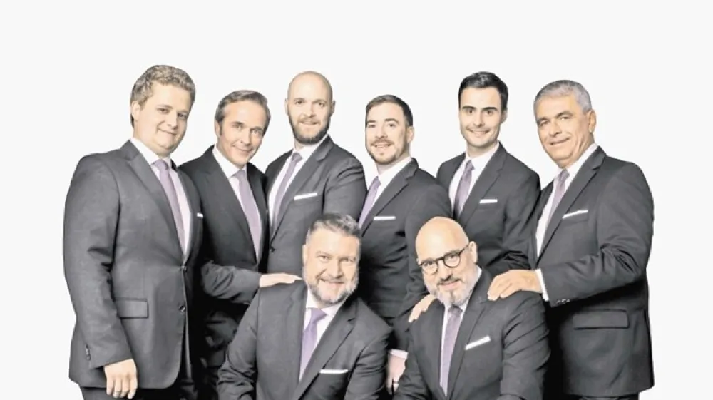 Tako Slovenski oktet kot Festival Ljubljana letos praznujeta 70 let in v počastitev jubileja bodo skupaj izpeljali cikel sedmih koncertov.