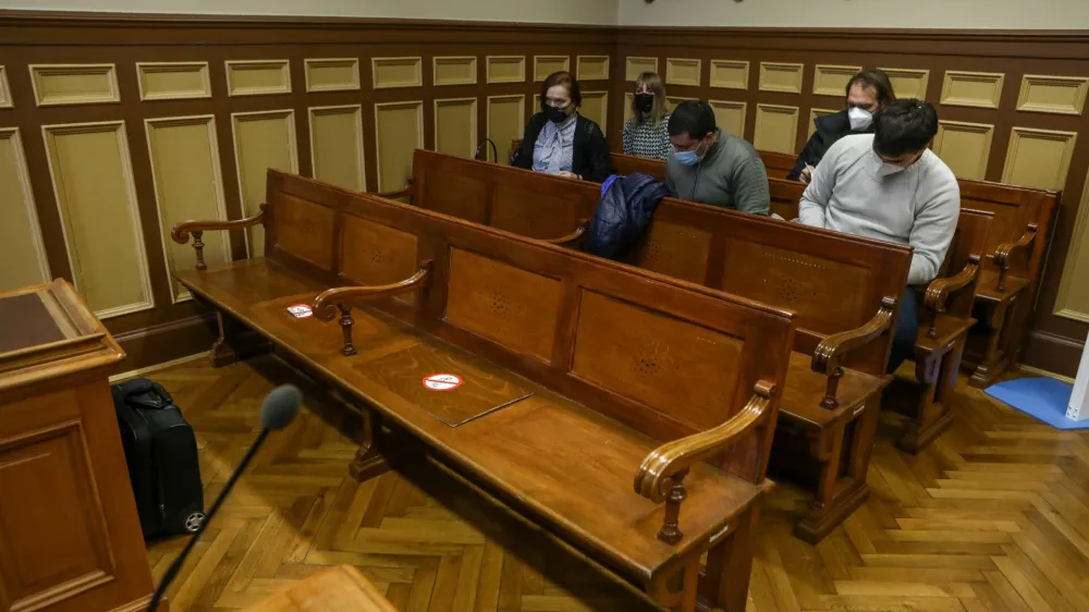 Primoža Ulage včeraj ni bilo na sodišče. Sodnik je moral zato začetek sojenja znova prestaviti, in sicer na sredo aprila.
Foto: Luka Cjuha