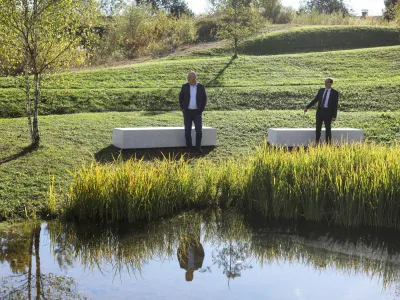 klopi s spominskimi ploščami dosedanjih zlatih gazel - <br><br><br><br><br><br><br><br>- 13.10.2021 – Tehnološki park Ljubljana – Park Gazel - odkritje digitalnega obeležja ob 20-letnici Gazele - družba Dnevnik je postavila digitalno obeležje pred Tehnološkim parkom Ljubljana kot poklon 19 zlatim gazelam – hitrorastoča podjetja, ki so prestižno lovoriko prejela v letih 2001–2019.<br>