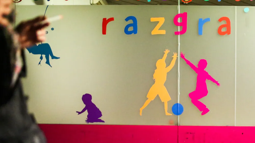 - 28.05.2019 - Podhod Ajdovčina v Ljubljani. Simbolična Otroci, zloraba otrok, otroka igra.//FOTO: Bojan Velikonja