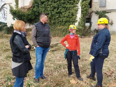 Urejanja okolice nekdaj eminentnega dvorca Jelšingrad, ki predstavlja unikatni primer arabsko-mavrske arhitekture pri nas, so se v teh dneh že lotili.