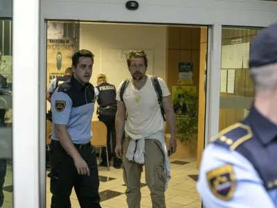 Jaa Jenull- protestniki sestopili s koles in protestirali pe -&nbsp;- 12.06.2020  protest na Preernovem trgu  protestni shod - demonstracije proti avtoritarnim, faistoidnim in militarističnim politikam -&nbsp;//FOTO: Matja Rut