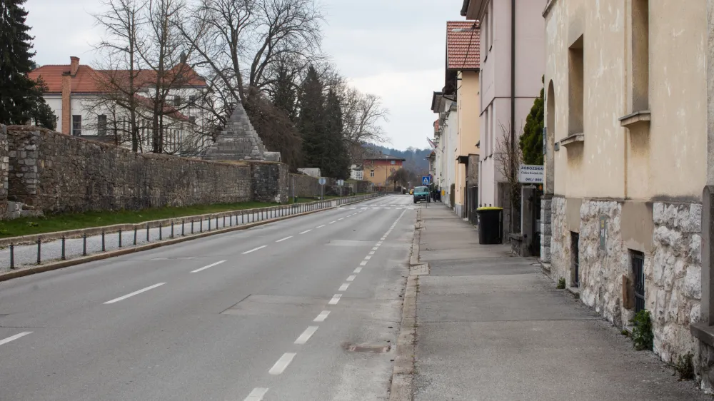 - rimski zid na Mirju- Ulica Mirje - 18.03.2022 &ndash; mestno neselje Mirje v Ljubljani - //FOTO: Bojan Velikonja