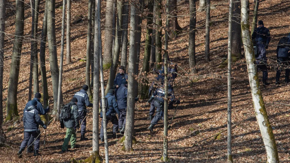 Pričali... F Luka Cjuha R