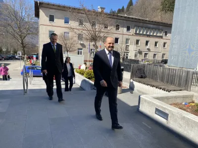 Minister za zdravje Janez Poklukar na obisku v Splošni bolnišnici Jesenice, marec 2022. 