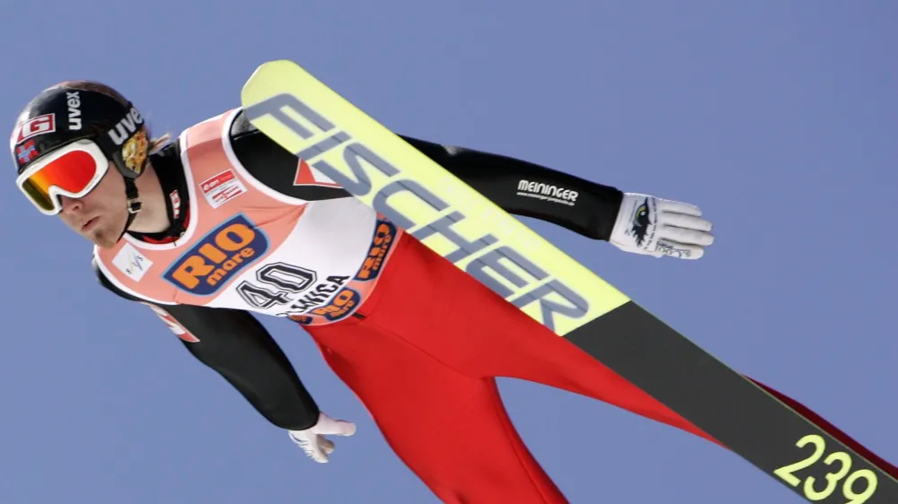 Bj&oslash;rn Einar Rom&oslash;ren je leta 2005 zadnji postavil svetovni rekord v Planici, ko je poletel 239 metrov.&nbsp;