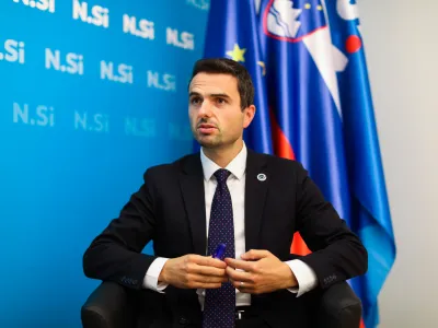 - 21.09.2021  mag. Matej Tonin, podpredsednik Vlade Republike Slovenije in minister za obrambo RS od 13. marca 2020 v 14. vladi Republike Slovenije pod vodstvom Janeza Jane, predsednik stranke NSi (Nova Slovenija) od 21. aprila 2018 //FOTO: Bojan VelikonjaOPOMBA: INTERVJU ZA OBJEKTIV 2021