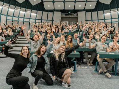 Startup vikend je tokrat služil kot odlična priložnost za delo na realnih primerih in za morda prvo praktično izkušnjo povezovanja mladih s predstavniki večjih slovenskih podjetij. (Foto: Neža Lajevec)