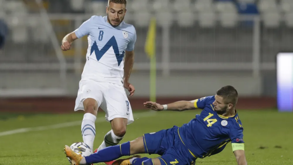 Soccer Football - UEFA Nations League - League C - Group 3 - Kosovo v Slovenia - Fadil Vokrri Stadium, Pristina, Kosovo - October 11, 2020. Slovenia's Sandi Lovric in action with Kosovo's Valon Berisha REUTERS/Florion Goga - UP1EGAB1JE0IQ